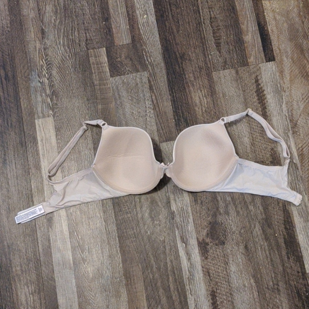 Victoria Secret Bra - Picture 2 of 4
